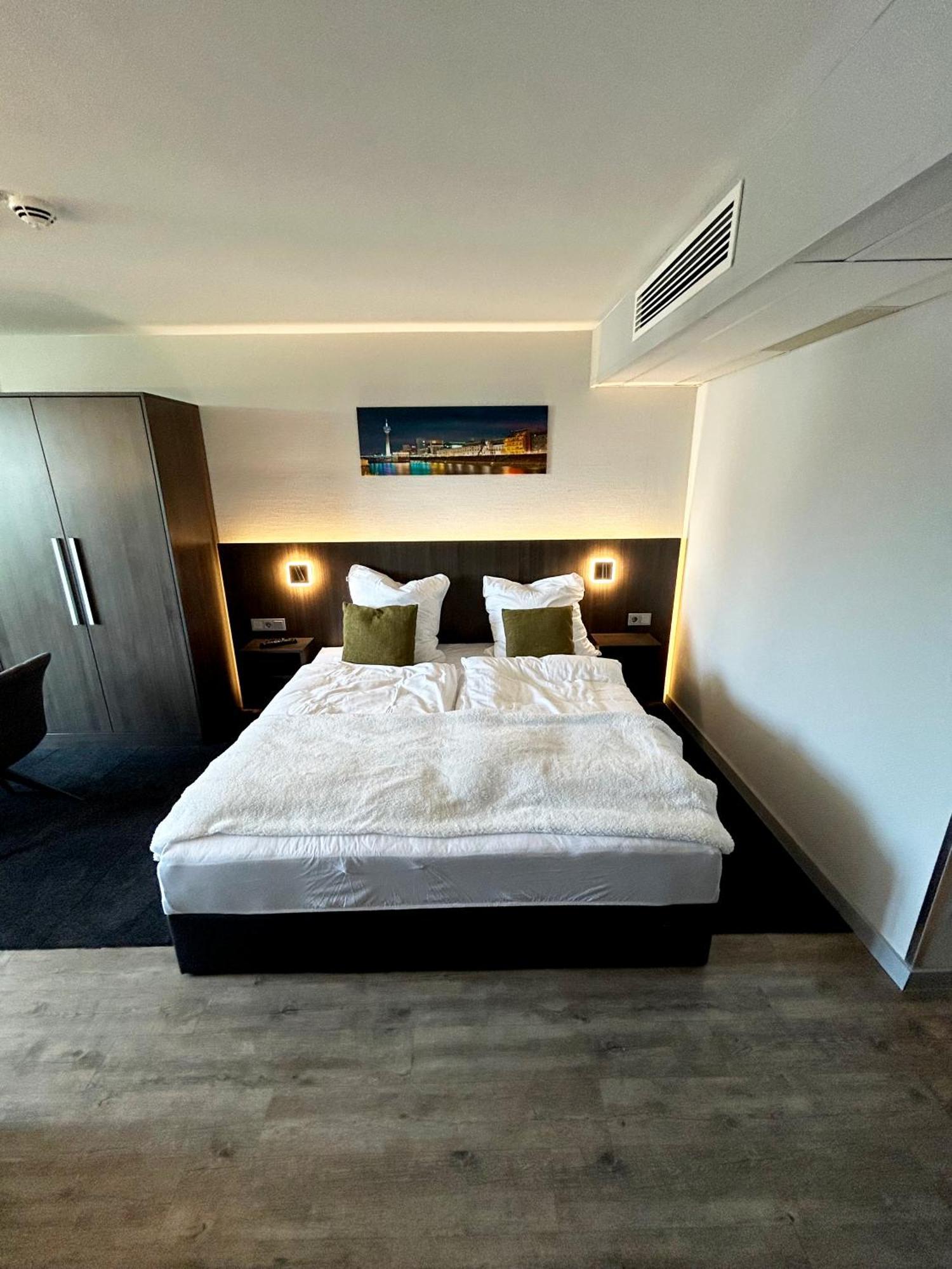 In Am Medienhafen Mit Kueche Dusseldorf