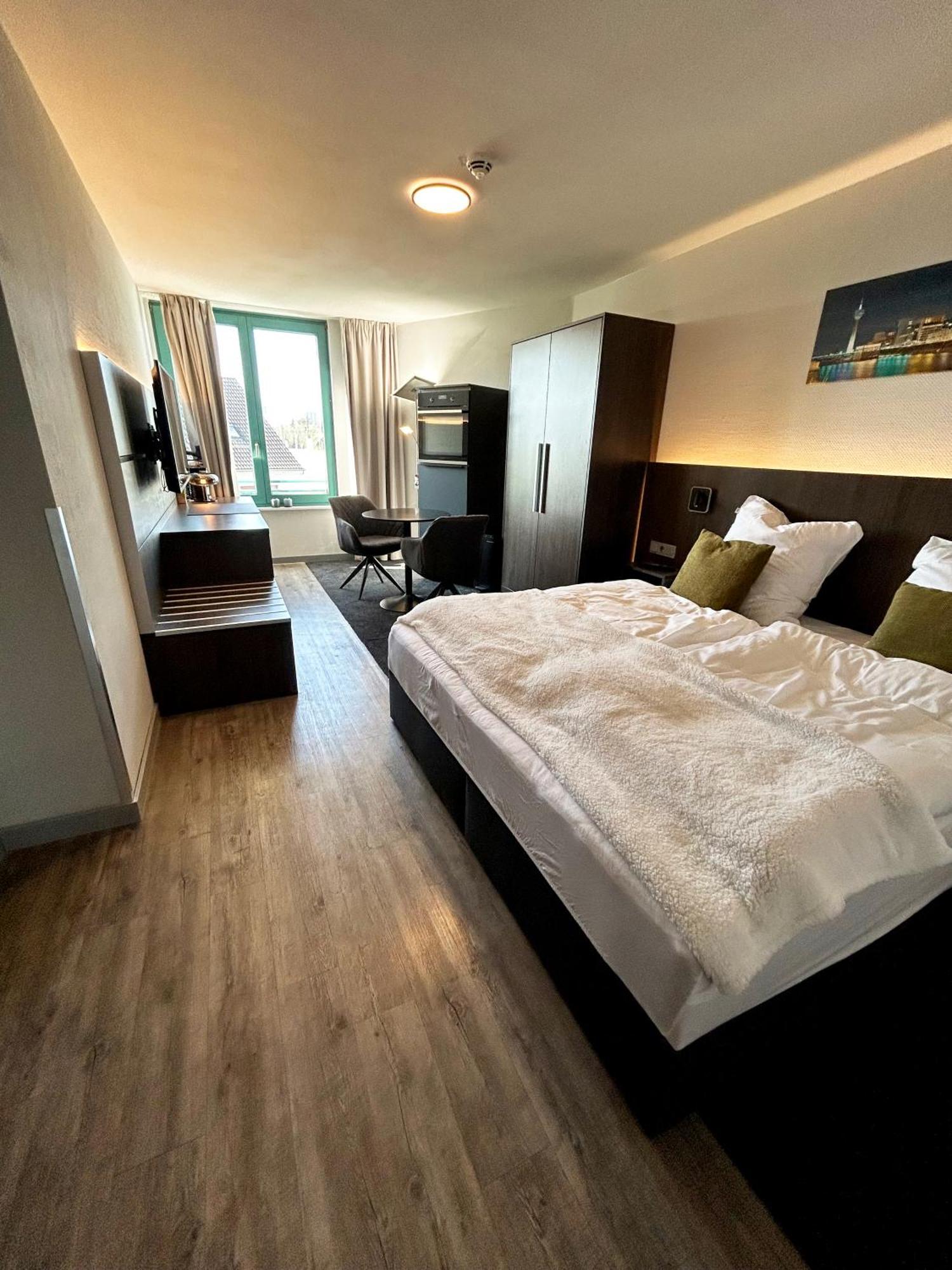 Apartment In Am Medienhafen Mit Kueche Dusseldorf